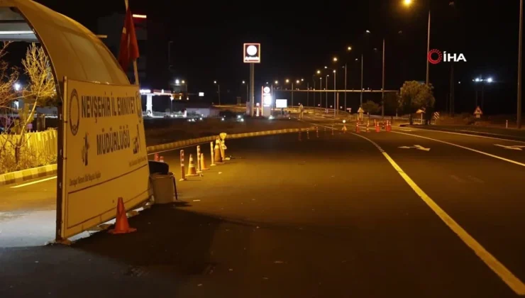 Dur ihtarına uymayan alkollü sürücü, polise çarparak kaçtı