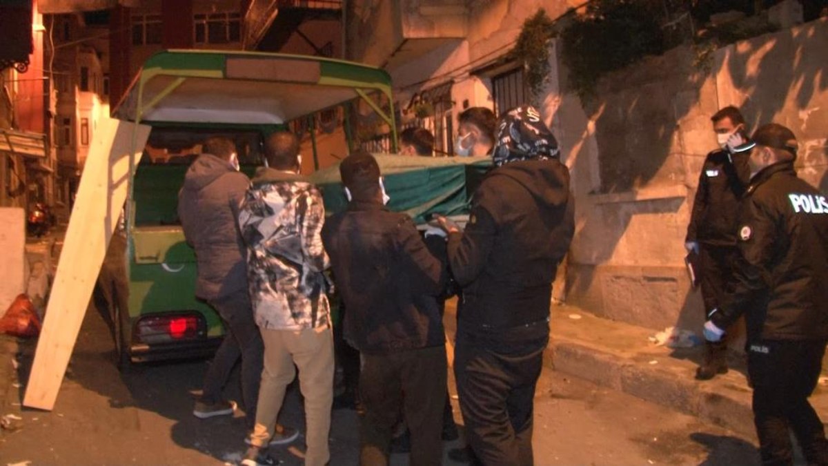 Beyoğlu’nda bir binada anne ve bebeği ölü olarak bulundu