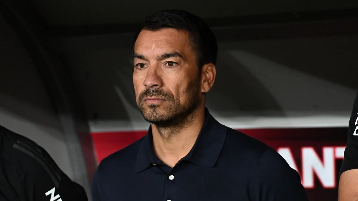 Giovanni van Bronckorst’tan futboclulara uyarı: Hata istemiyorum