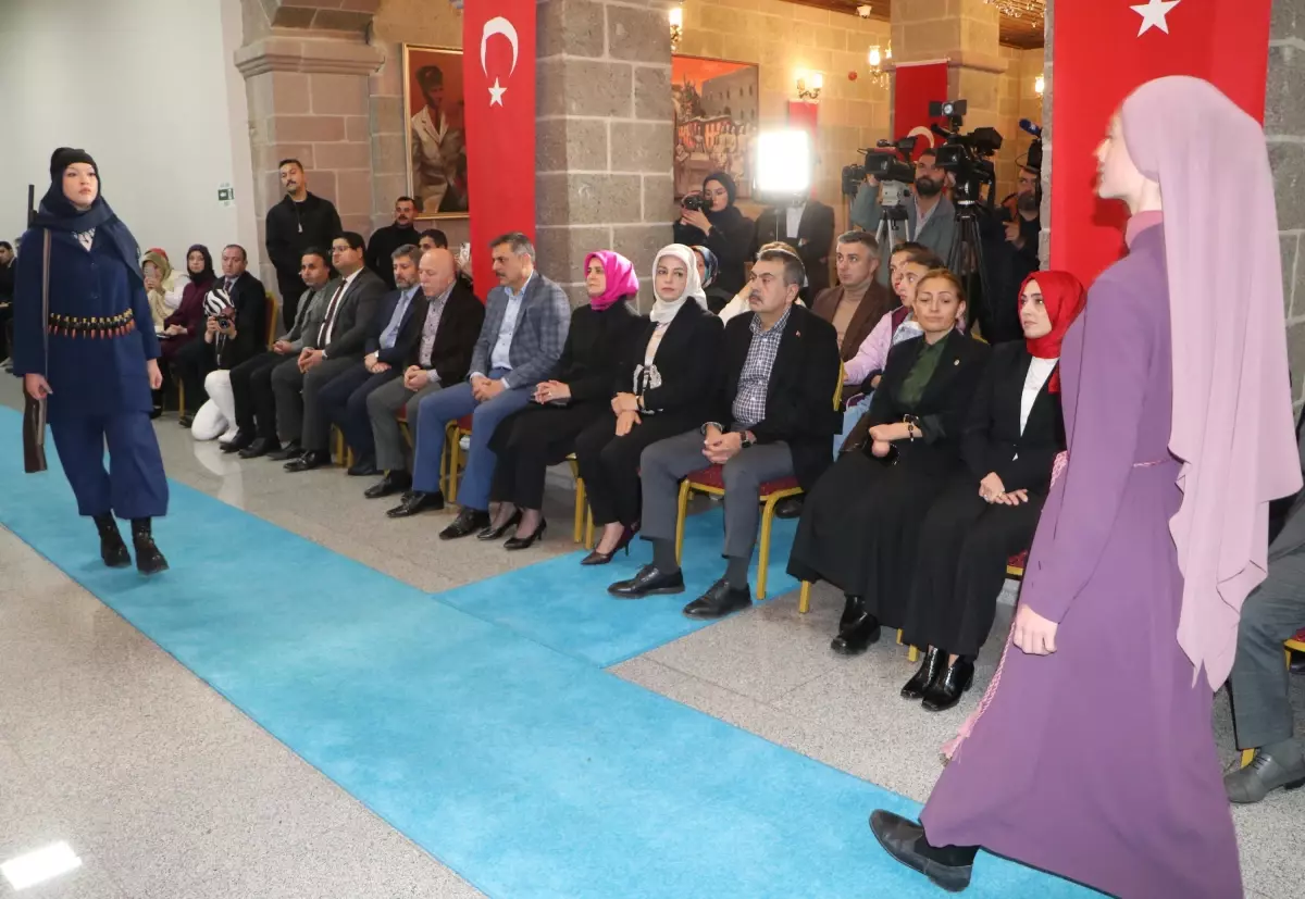 Erzurum’da ‘Payidar’ Defilesi
