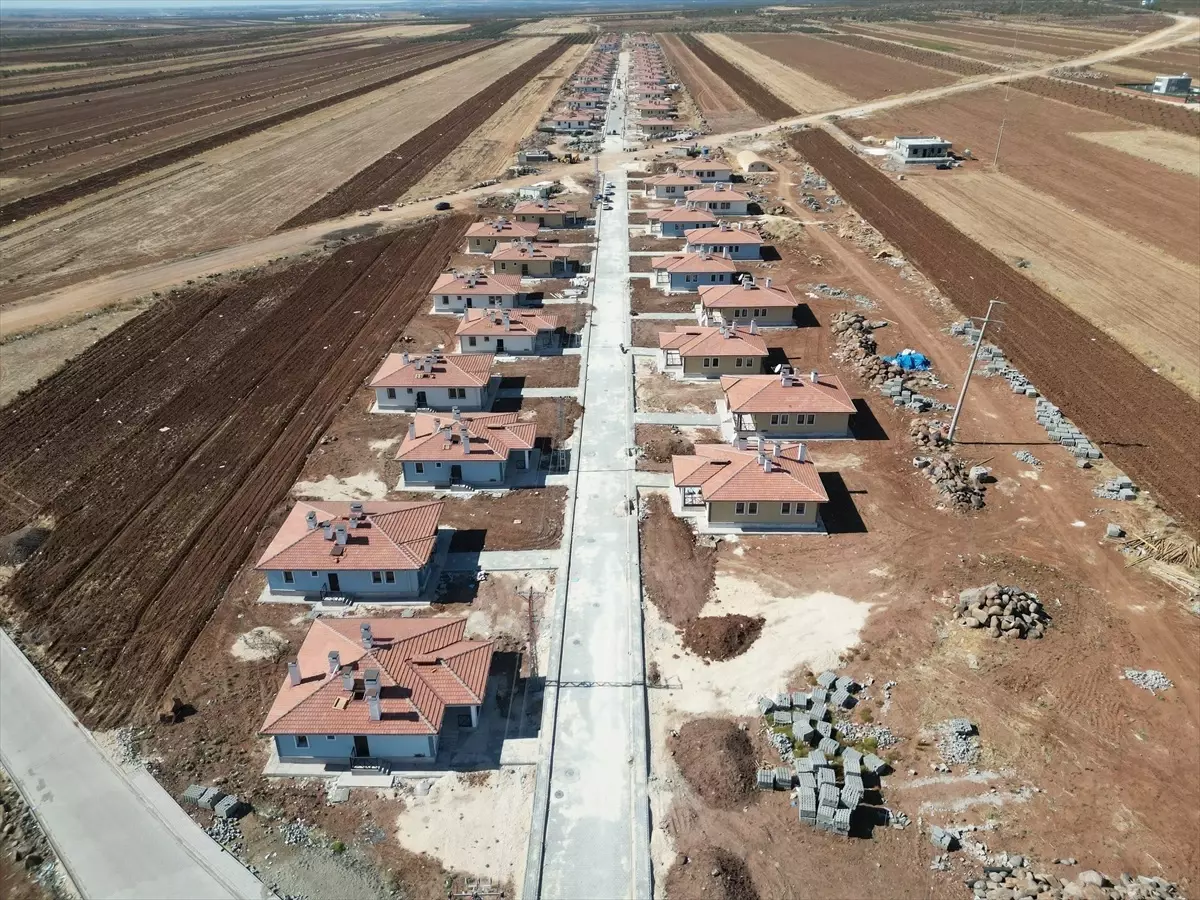 Kilis’te Depremzedelere Yeni Köy Evleri Teslim Edilmeye Başlandı