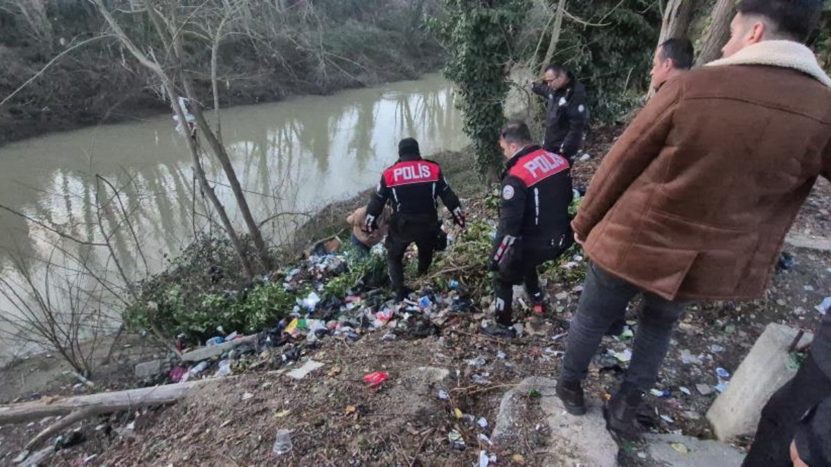 Bartın’da alkollü şahıs  ayakkabısını telefon zannetti, annesini aradığını söyledi