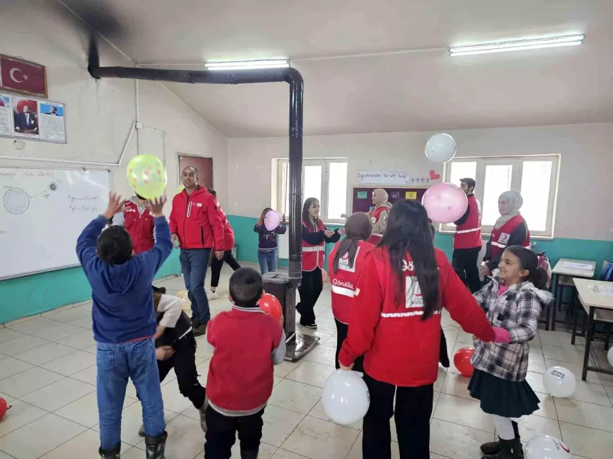 Kızılay’dan Mutlu Çocuklara Destek